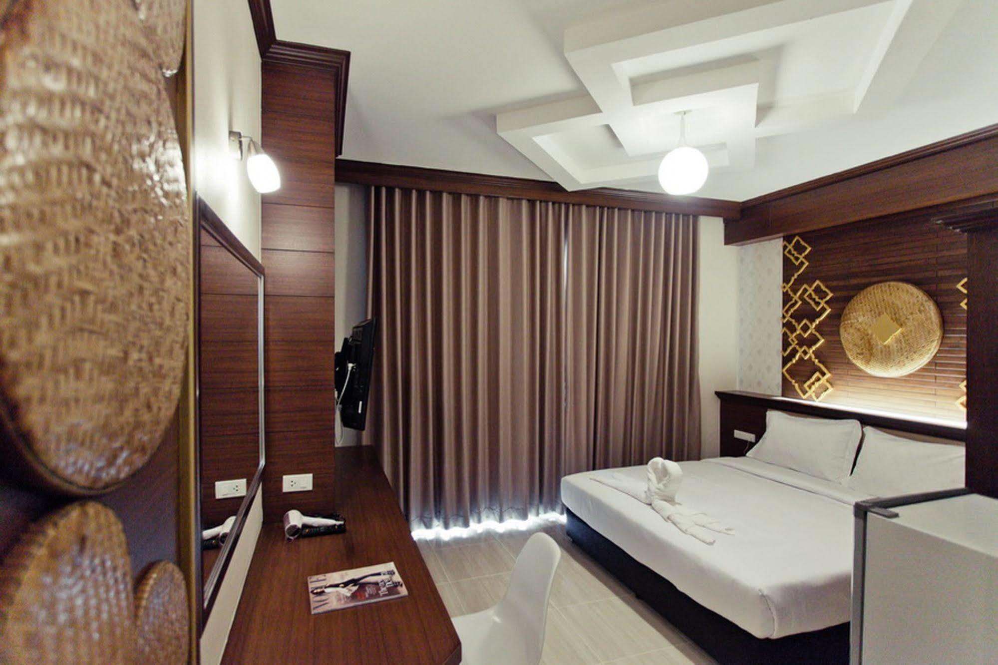 The Proud Hotel Ubon Ratchathani Exteriör bild